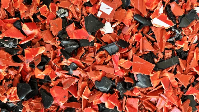 Piros-fekete darálék — márkavédelmi okból megsemmisített termék
